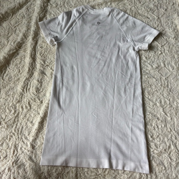 Lululemon Swiftly Tech Short Sleeve Shirt 2.0 - White/White - Picture 4 of 5